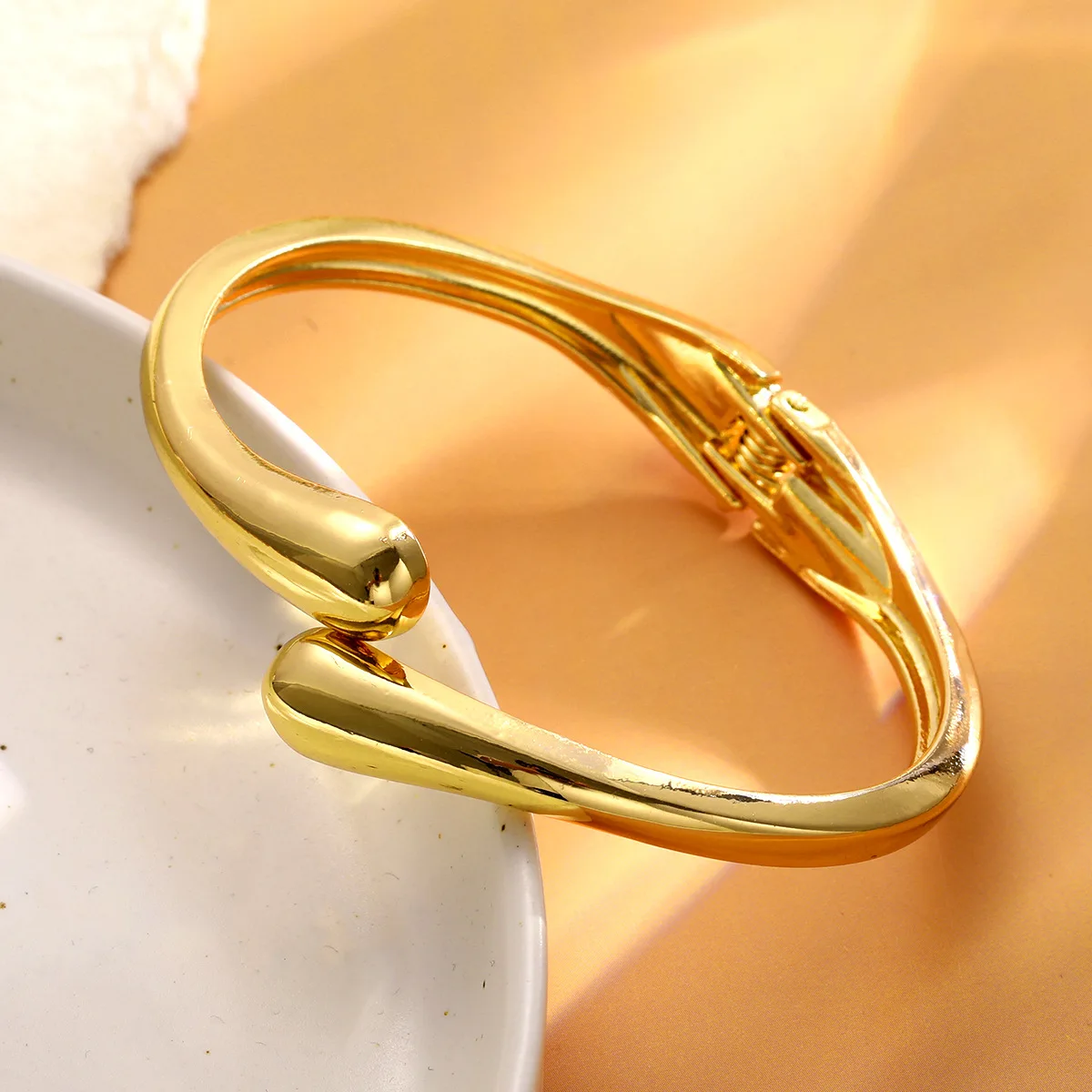 Einfaches, tropfenförmiges Armband für Damen, kreatives Design in Gold- oder Silberfarbe, verstellbar, offenes Armband, modischer Schmuck für Mädchen. – Detail 1