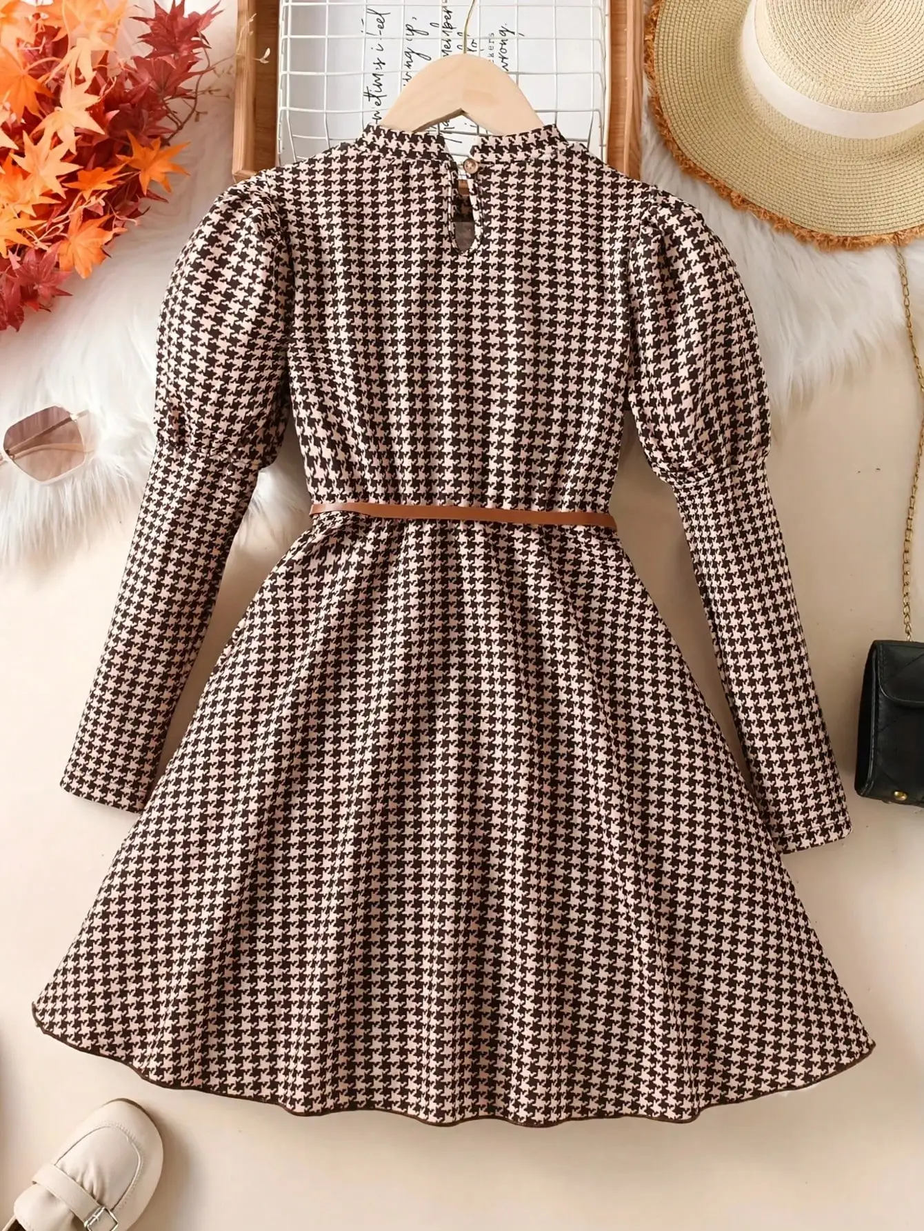 Kinderrock mit Hahnentrittmuster, lässig-elegantes Kleid mit Rundhalsausschnitt, langen Ärmeln und Taillenband, mittellanger Rock für Herbst und Winter für Kinder. – Detail 3