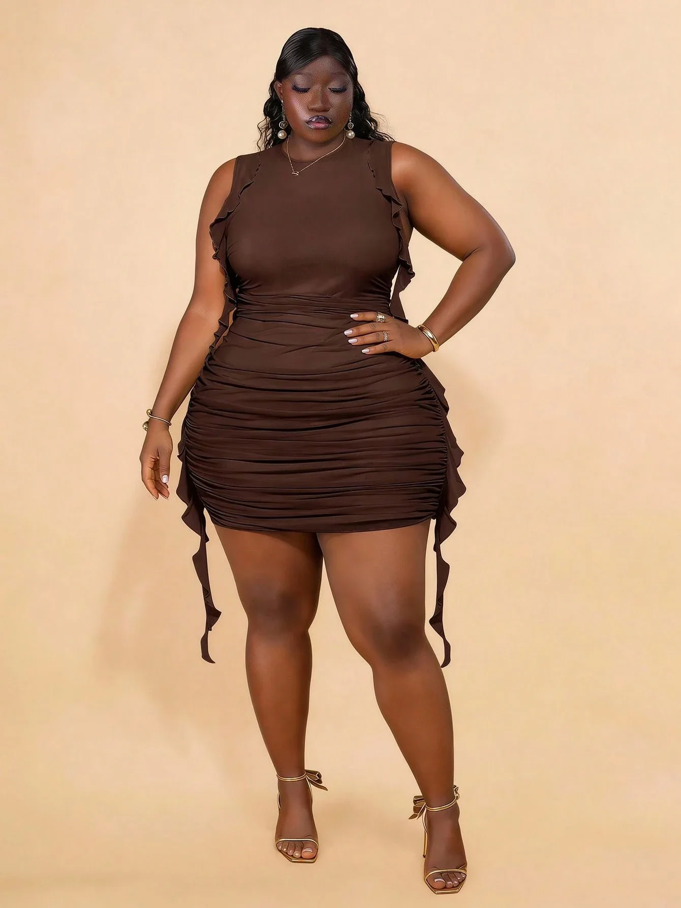 

Платье-мини с рюшами и облегающим силуэтом для женщин больших размеров, для летнего отдыха и музыкальных фестивалей