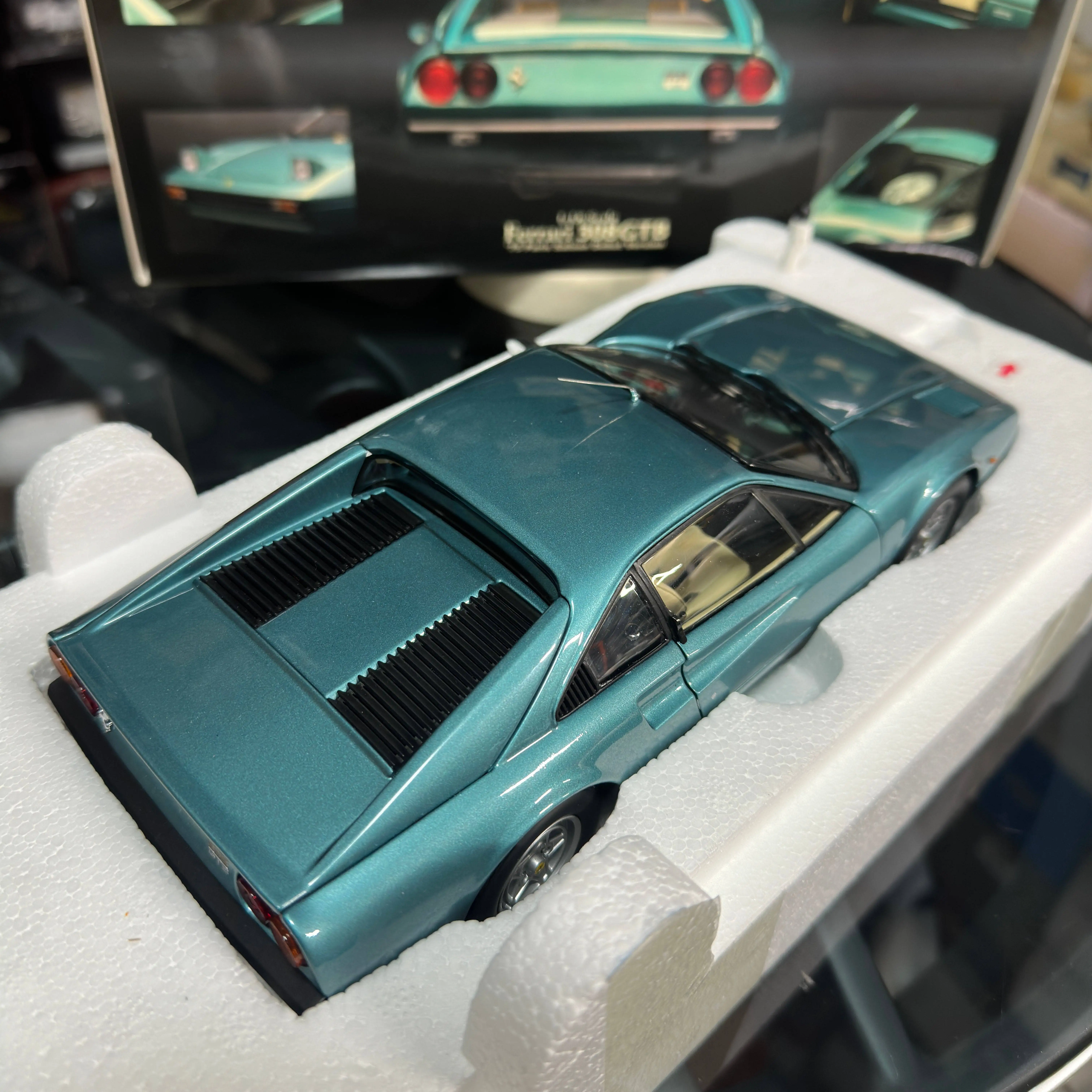 كيوشو 1:18 308GTB باريس عرض السيارات طبعة محاكاة طبعة محدودة جميع المفتوحة سبيكة معدنية ثابتة سيارة لعبة مجسمة هدية