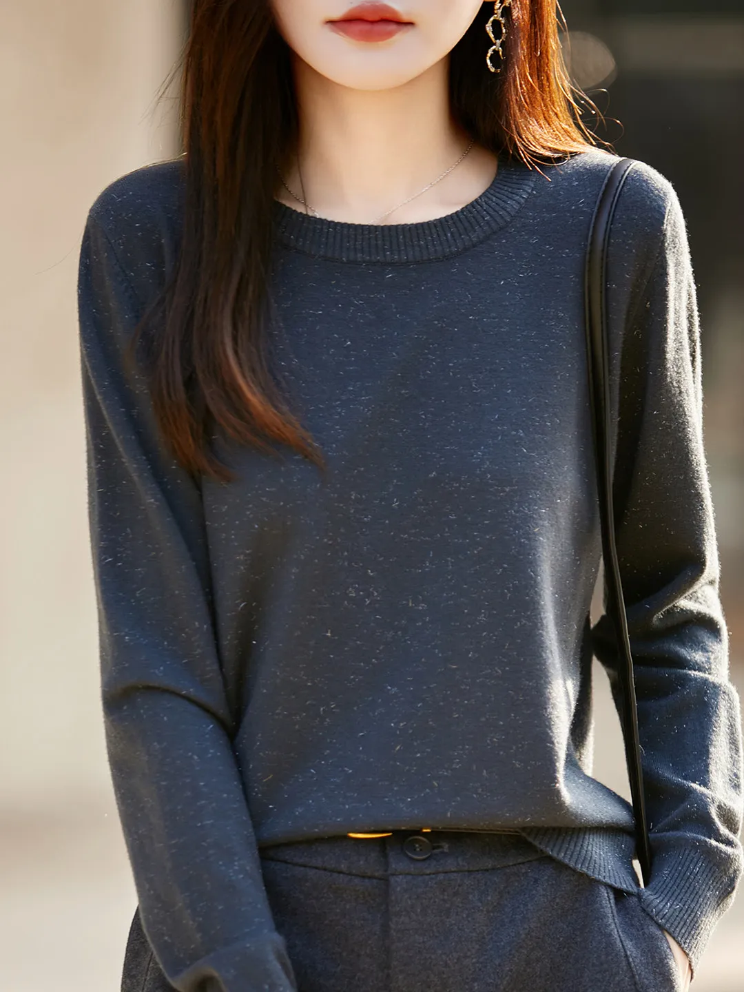 

Женский вязаный свитер Sli round Ne с серебристо-золотыми нитями, красивый, универсальный, для весны и осени, мягкий и удобный.