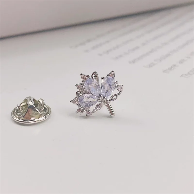 Cute Crystal Brooches Small Leaves Brooch for Women Metal Anti-glare Lapel Pin Fixed Clothes Pins Coat Clothing Accessories