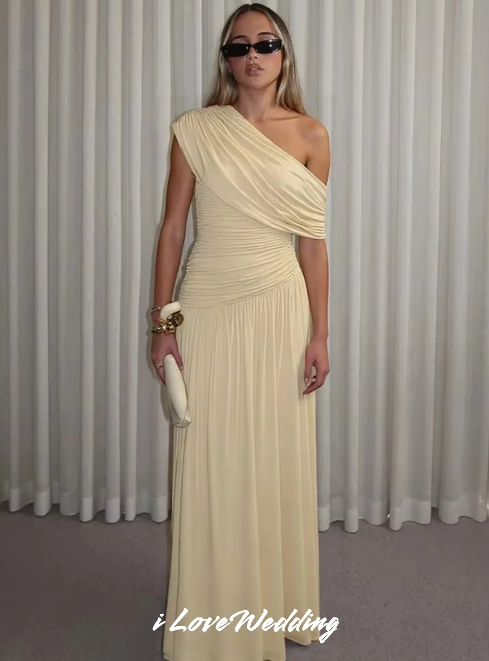 فساتين سهرة أنيقة مكشوفة الكتف 2025 مطوي بدون ظهر على شكل حرف a بطول الأرض فستان حفلة موسيقية فساتين حفلات الزفاف حسب الطلب