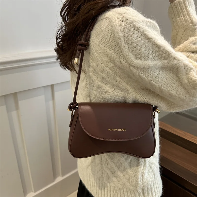 2025 Women's Crossbody Bag New Solid Color Fashionable Flipped Bag Retro Casual Simple Crossbody Bag