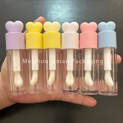 50Pcs New unique purple yellow pink blue big brush wand lip gloss tube with heart shape cap plastic packaging for lip makeup 7ml