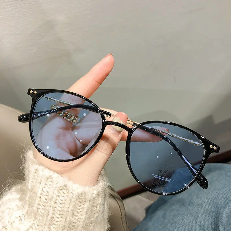 Vintage Round Photochromic Glasses Ladies Short-sight Blue Light Blocking Eyeglasses Fashion Trendy Outdoor UV400 Sunglasses