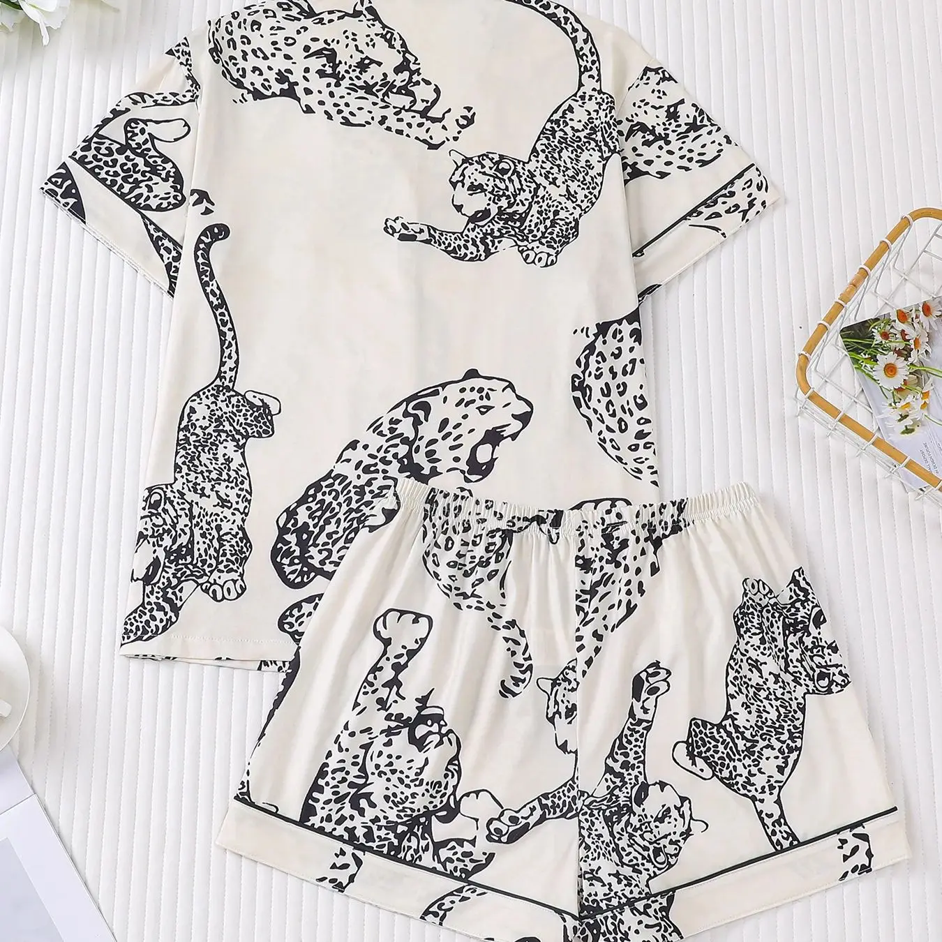 Contrast Cream Black Leopard Print Women's Pajamas Set Lapel Collar Short Sleeve Shorts 2 Piece Casual Loungewear