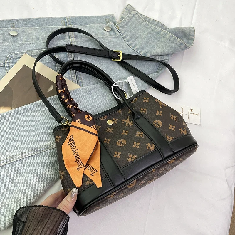 

High-End Designer Paris Fashion Handbag For Women With Vintage Letter Logo And Minimalist Elegance
