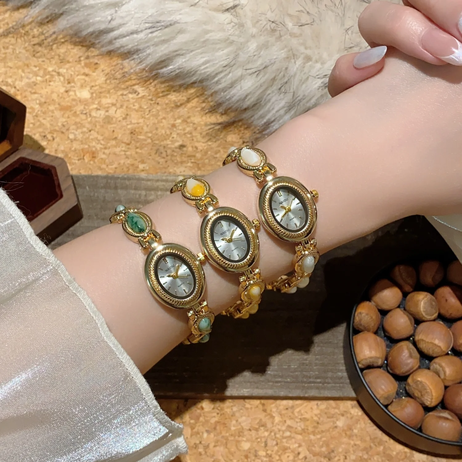 グリーン女性用人工石象嵌ストラップウォッチレトロオーバルダイ - Stones Watches & Jewelry In Sweden Ab のレビューと価格