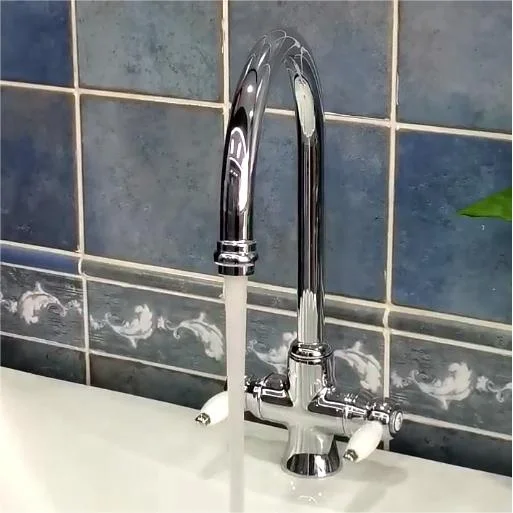 Brass Classical Two Handles Kitchen Mixer Tap Traditional Design Deck Mounted Single-Hole Ceramic Single Kitchen Faucet