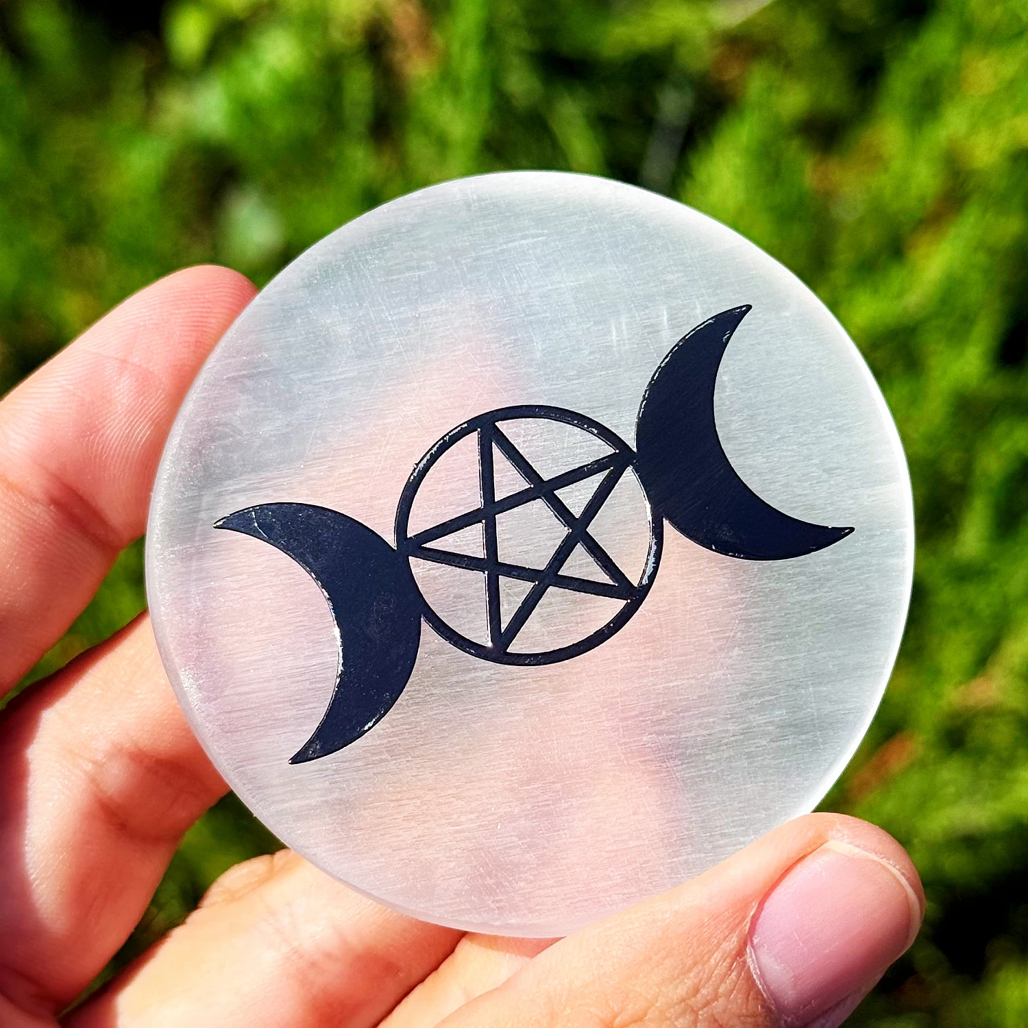 Natural Triple Moon Pentagram Engraved Round Selenite Charging Plate Satin Spar Crystal Disc Home Decor