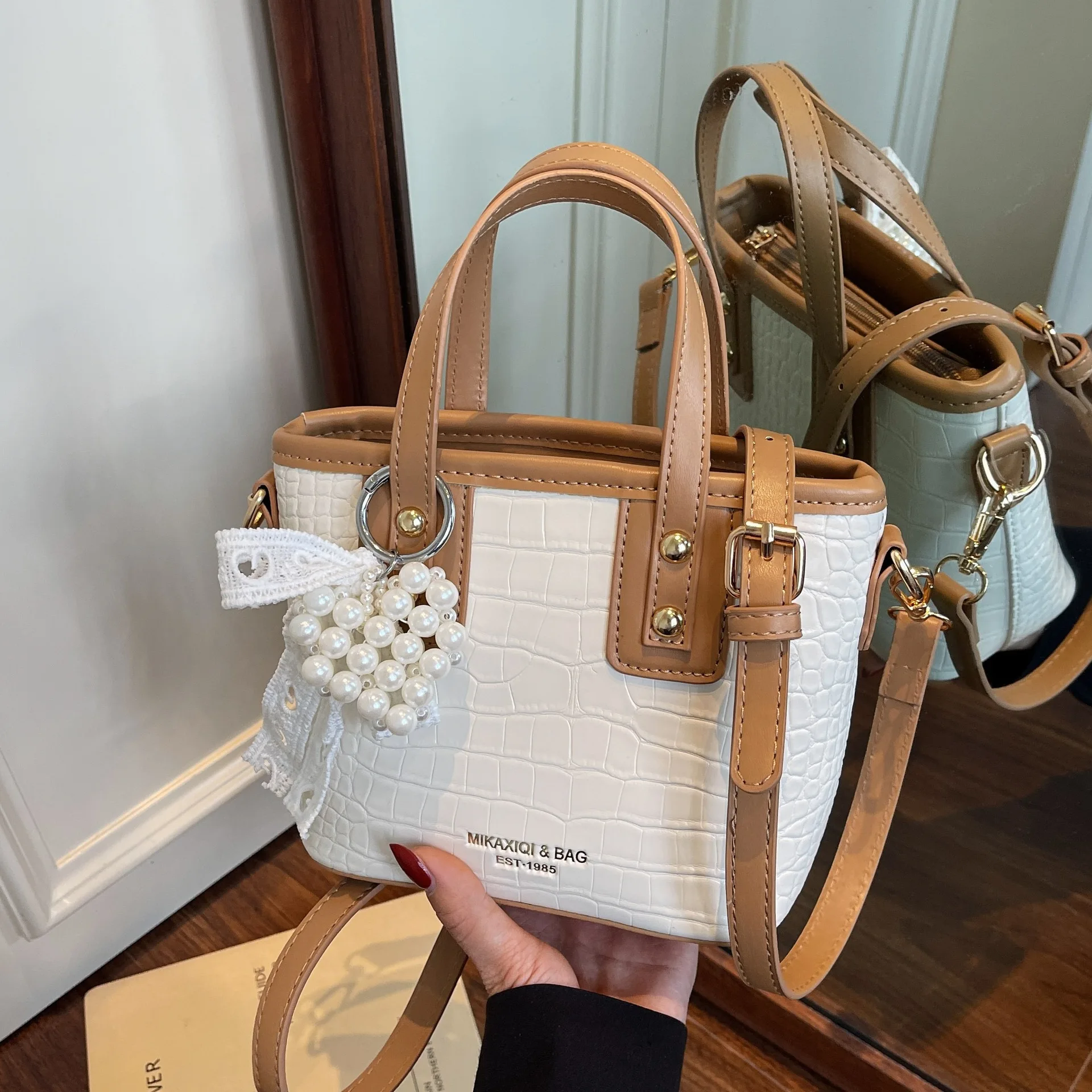 

2025 New Women Korean Style Retro Bucket Bag Niche Chic Comfort Strap 3-Way Carry