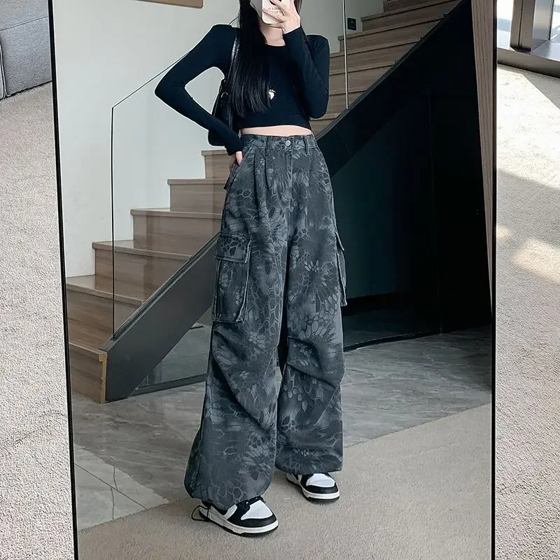 بنطلون جينز نسائي فضفاض غير رسمي مقاس كبير بنطال واسع الساق على طراز الشارع الأمريكي بنطال أنيق مطبوع عليه ثعبان مموه