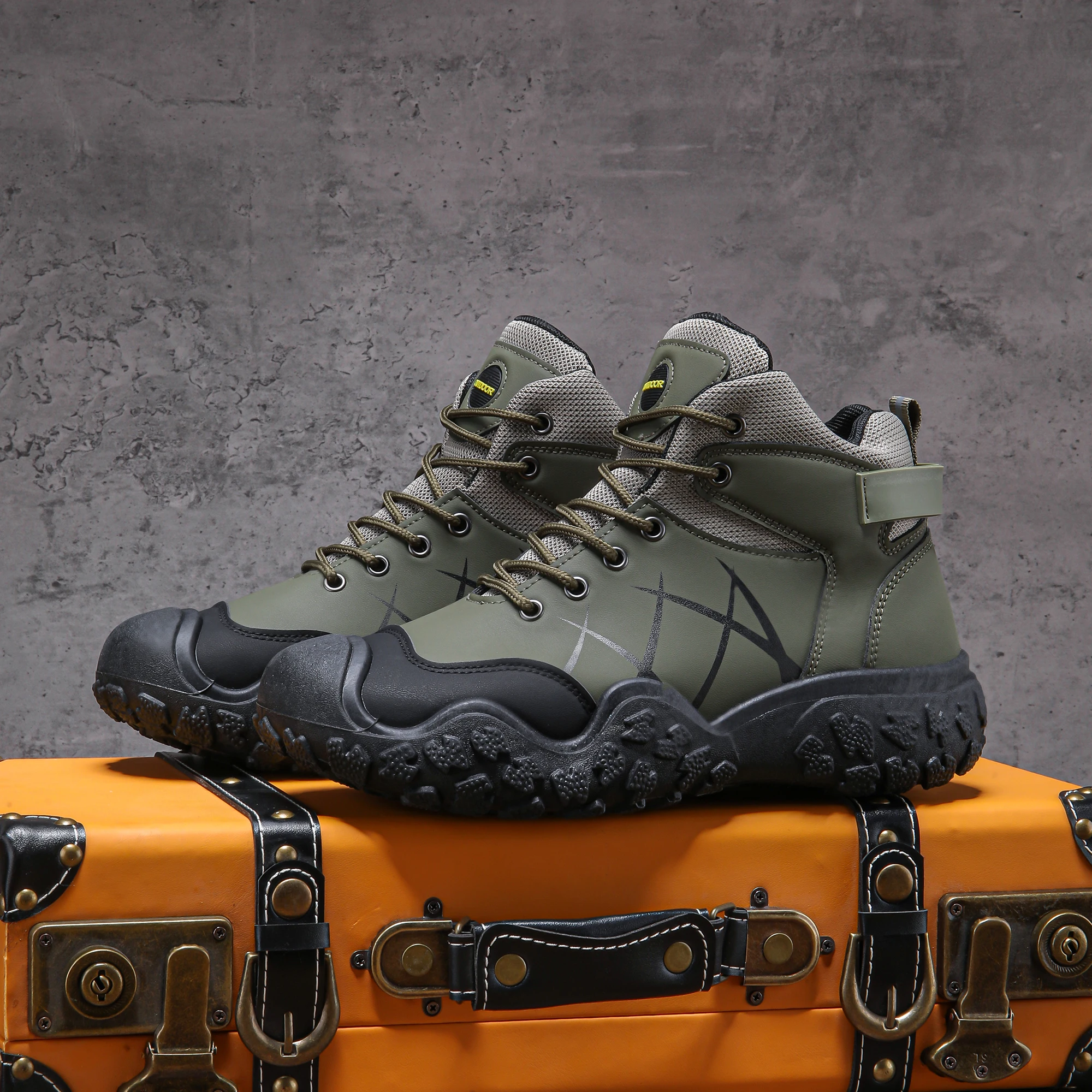 Klassische Herrenstiefel mit hohem Schaft, strapazierfähige Sohle, weiches Obermaterial, klassisch und modisch, geeignet zum Wandern und für Outdoor-Aktivitäten. – Detail 1