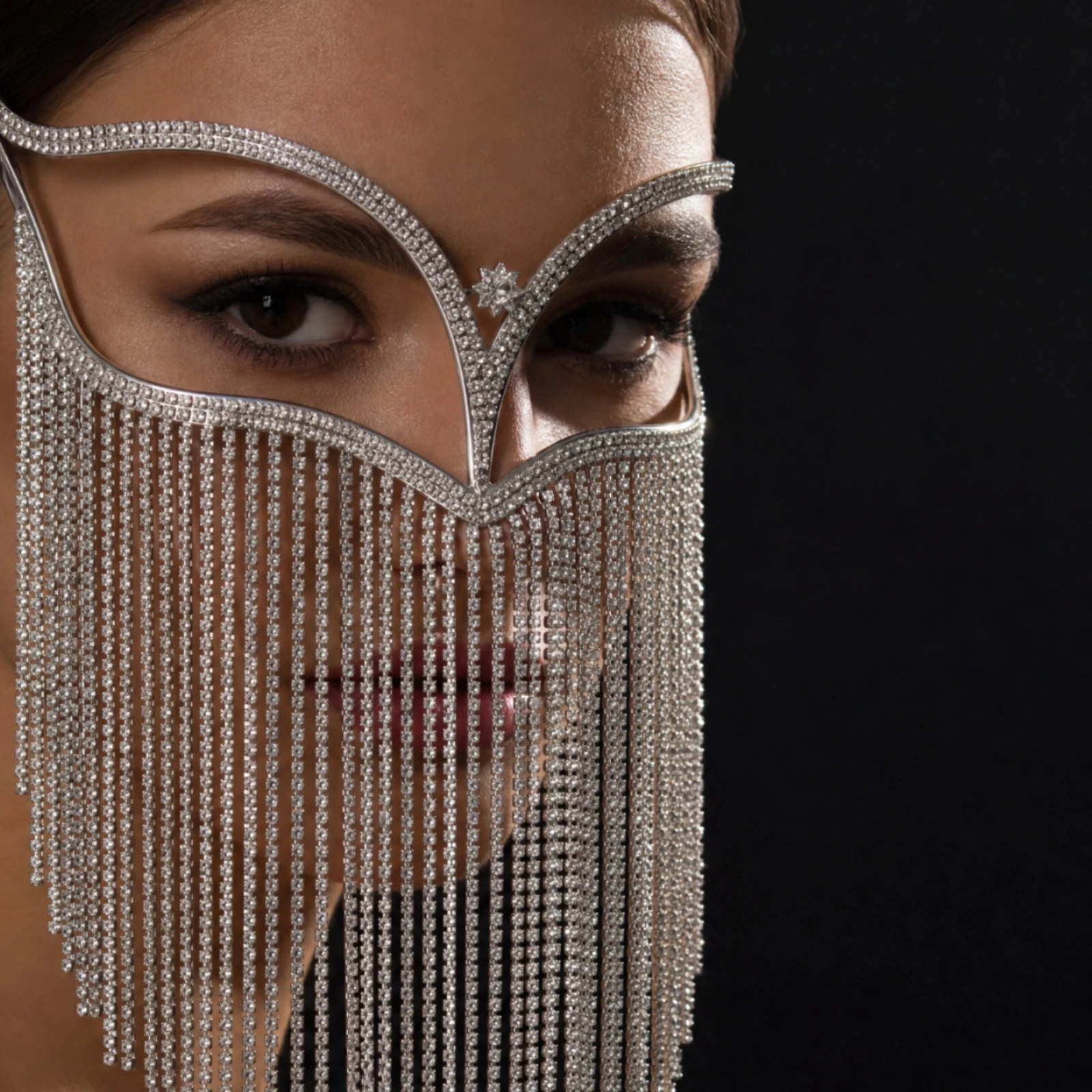 Silver Electroplated Party Mask Alluring Rhinestone Masquerade Mask Mysterious Lightweight for Women, Costume Events, Nightlife