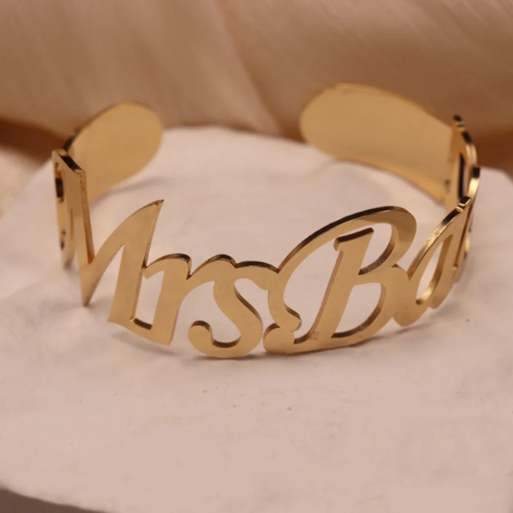 Personalized Name Women\'s Bracelet Stainless Steel Gold and Silver Bracelet Personalized Charm Bracelet Valentine\'s Day Gift