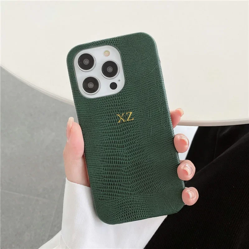 Personalisierte Gold-Initialen Lederhülle für iPhone 17 Pro Max 16 15 14 13 Pro Max Luxuriöse Eidechsen-PU-Hartschale – Detail 14