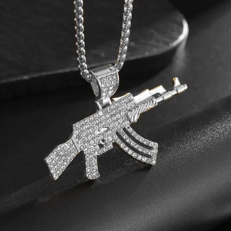 Exquisite Ice Out Crystal Ak-47 Assault Rifle Pendant Necklace for Men and Women Street Hip-Hop Rock Rap Party Jewelry