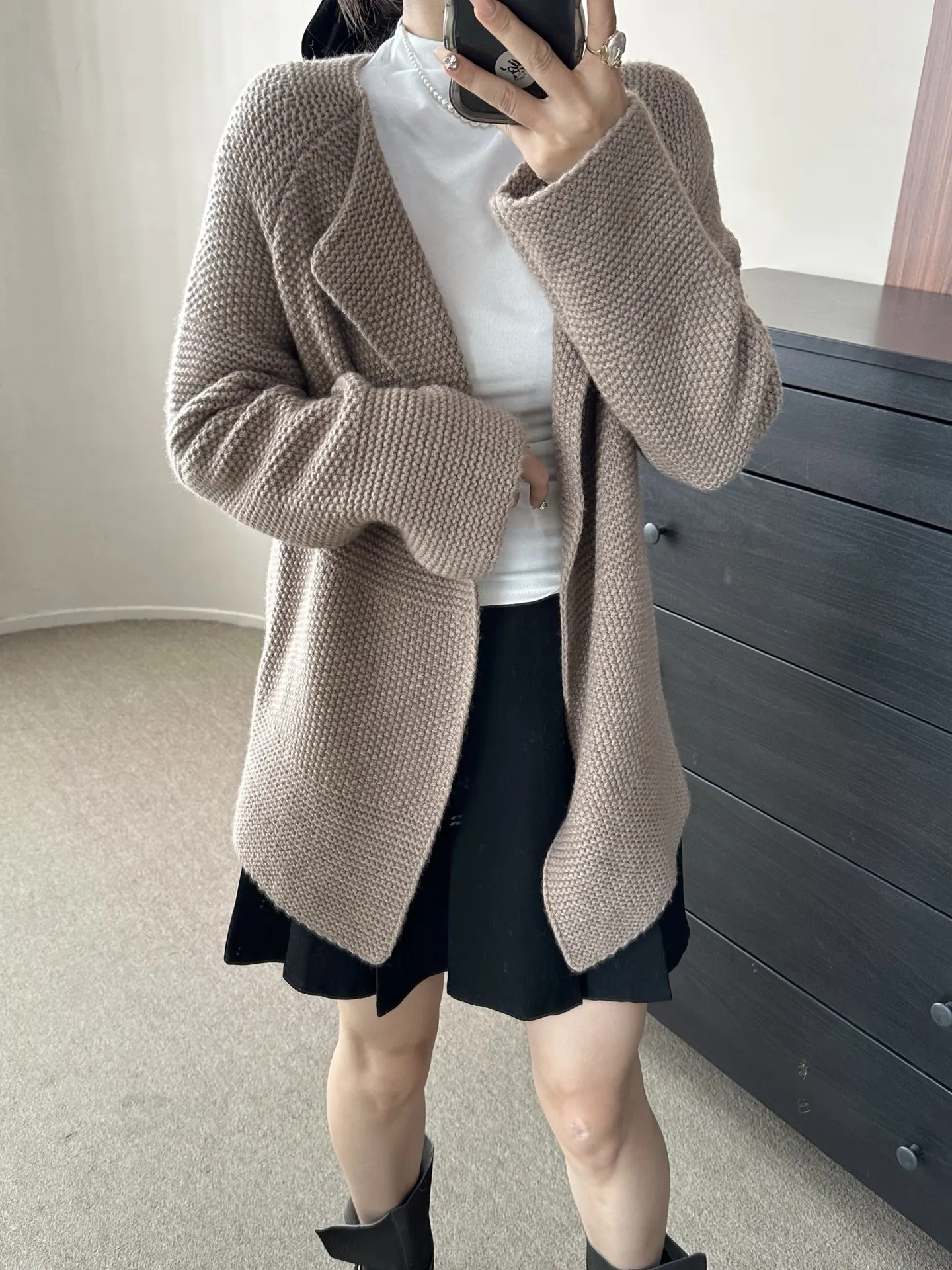 

2025 Женская одежда Темпераментный тонкий однотонный вязаный кардиган 1021