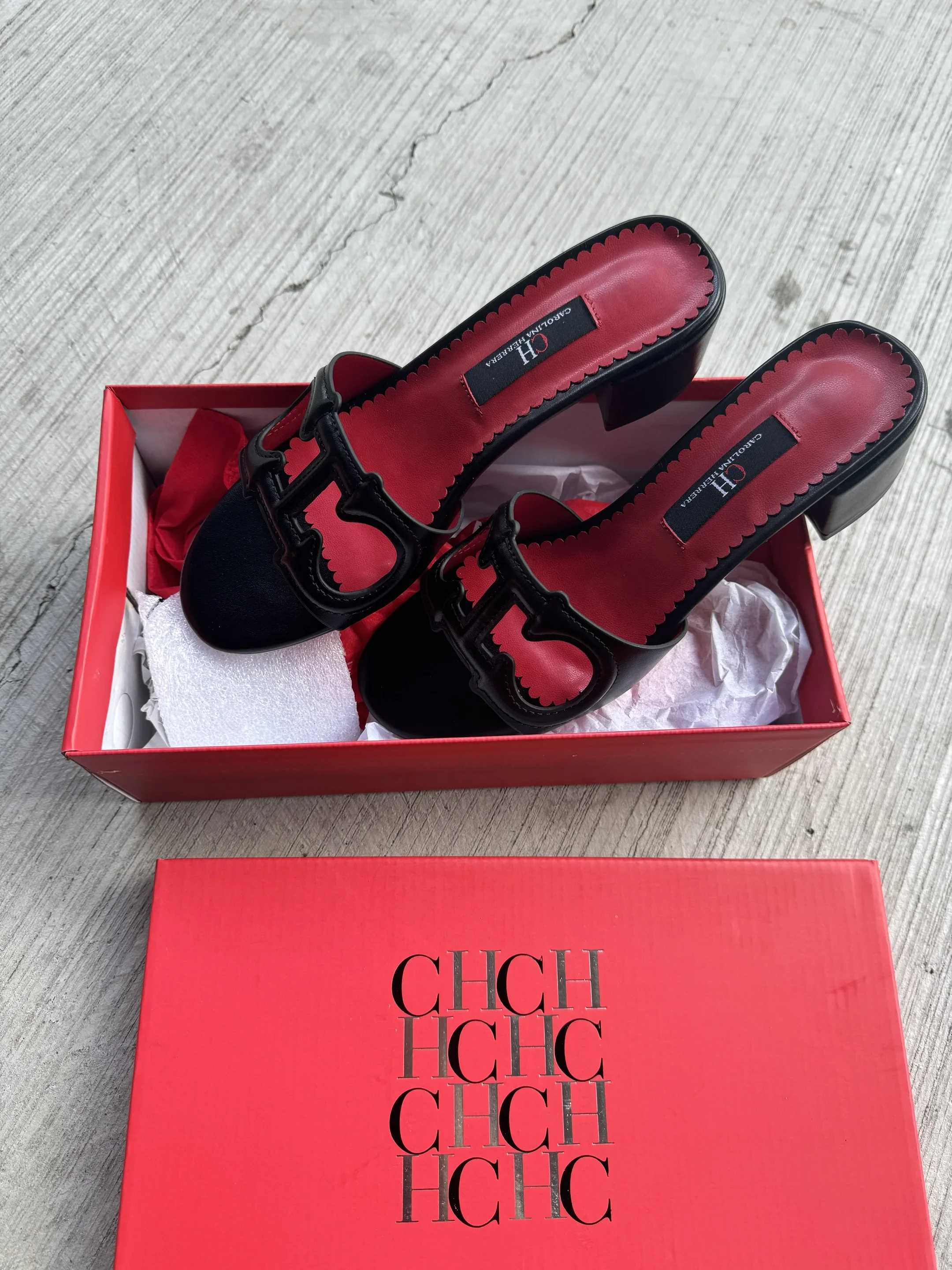 CH New Slippers Women's Home Slippers Wearable Flat 2025 Simple Style sandals Openwork Design Elegant Lady Shoes image 2