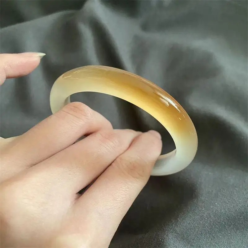 

Word-of-mouth sugar cat's eye bracelet is comparable to icy and translucent chalcedony agate bracelet, a must-have for dating, a