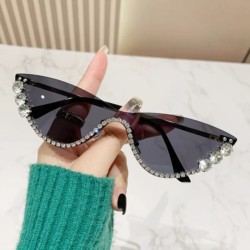 Luksusowe markowe designerskie diamentowy kot bez oprawek okulary przeciwsłoneczne kobiet moda Vintage modne okulary przeciwsłoneczne Punk Crystal