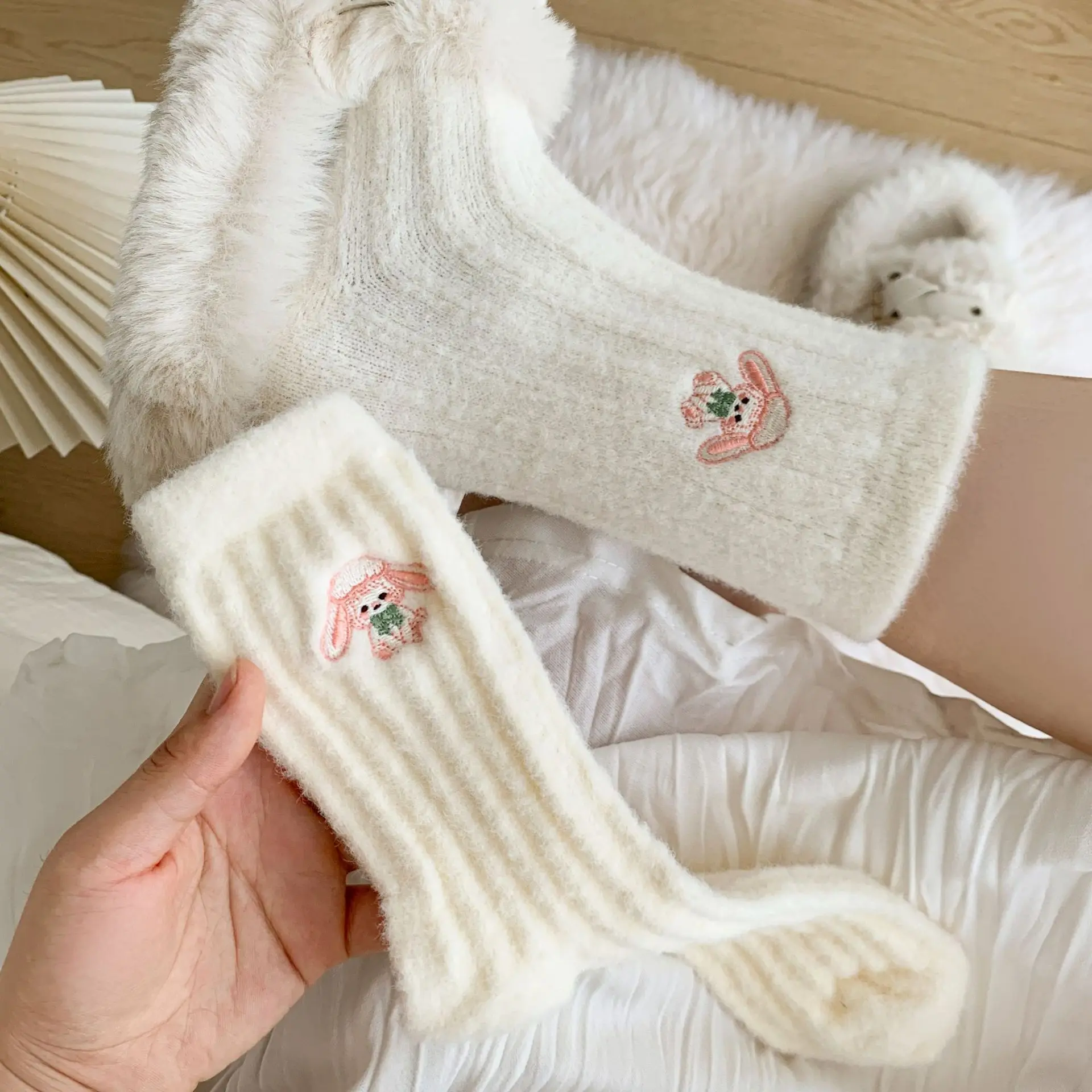 Women's Autumn and Winter Mid-Calf Socks, Thickened Warm Fleece Cartoon Rabbit Winter Home Floor Socks, Sleep Socks