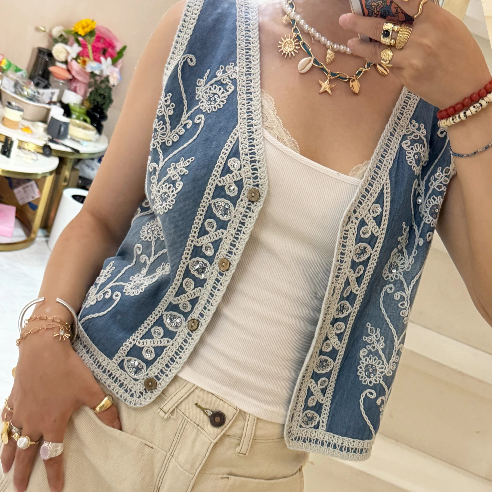 

Women Vintage Denim Vest Jackets Sequin Flower Embroidered V Neck Button-up Sleeveless Slim Fits Crop Jean Tops Streetwear