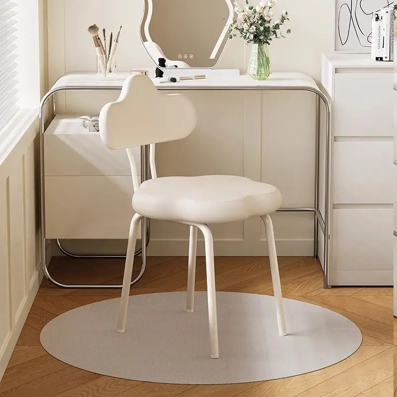 

Creamy Aesthetic Makeup Stool: Minimalist Vanity Chair for Women's Bedrooms | Chic & Luxurious Home Decor