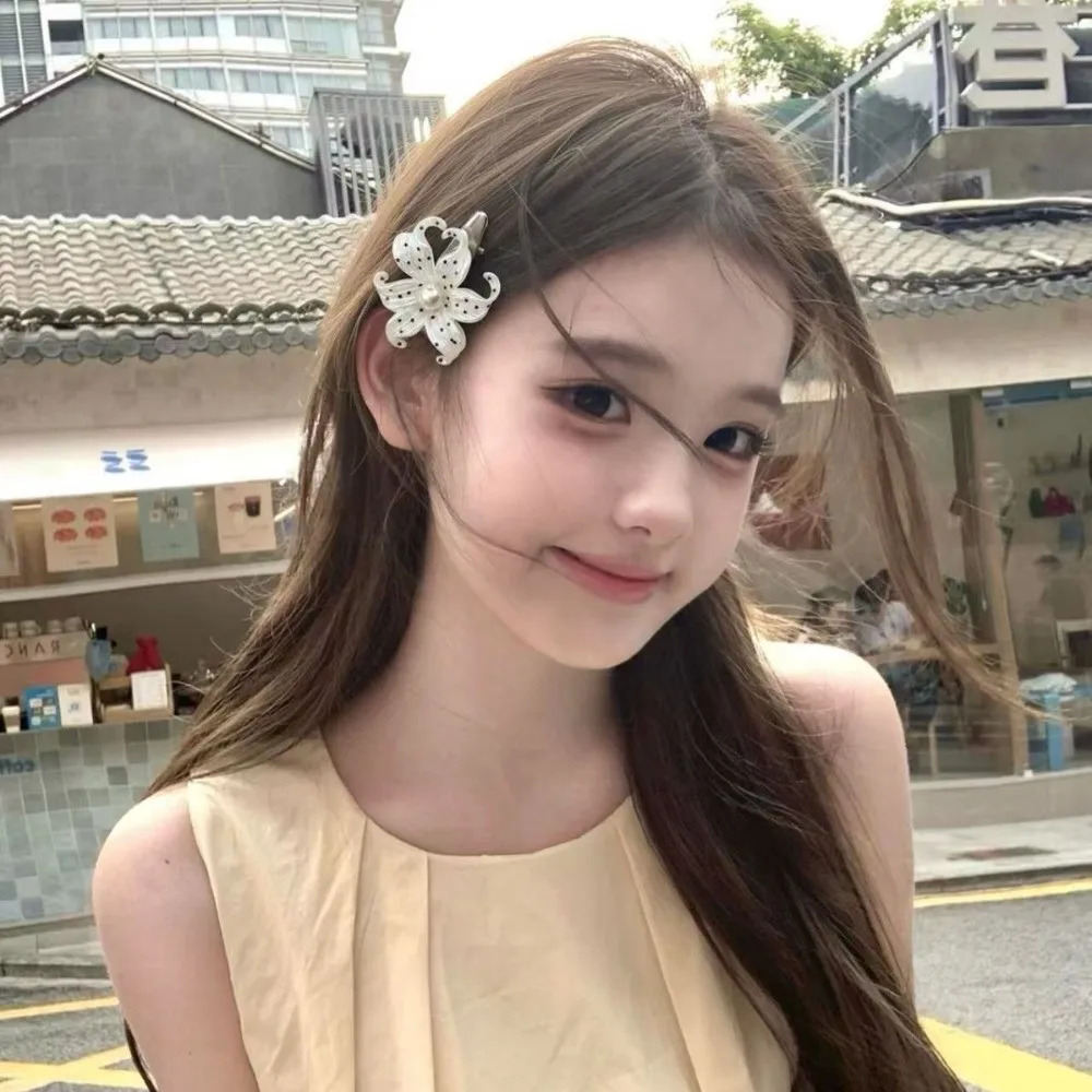 Cute Beige Flower Hair Clips Star Print Harajuku Style Flower Hairpins Non-Slip Korean Style Vintage Side Clip Women