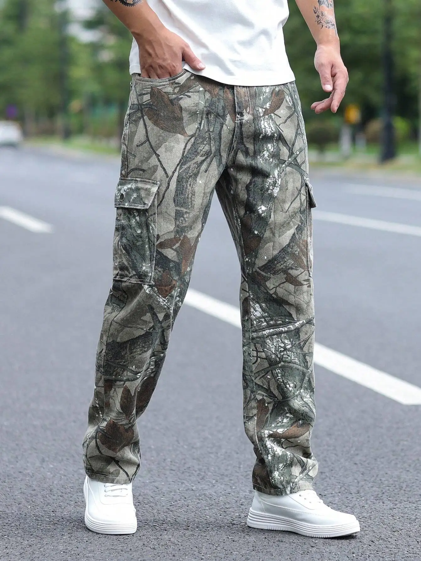 

Men's Camo Print Cargo Jeans, Straight Leg Washed Denim Pants