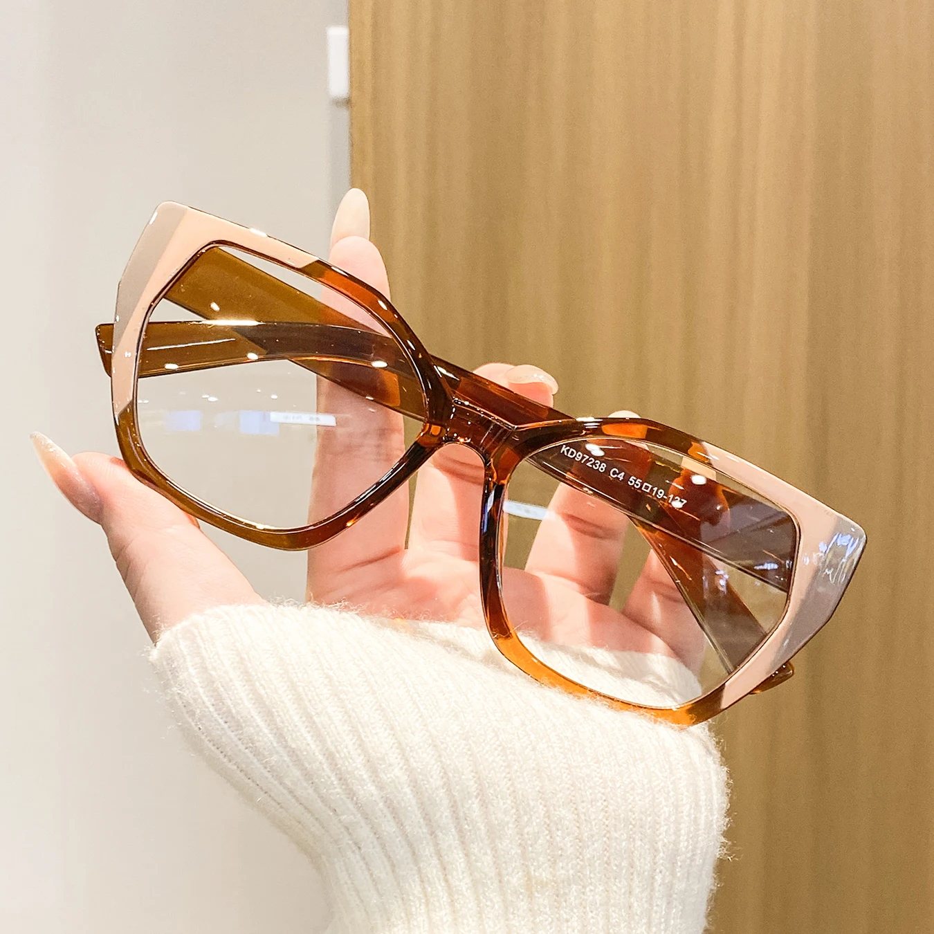 1 Pair of Women's Color-Blocked Cat-Eye Full-Frame Non-Prescription Glasses, Fashionable and Versatile, Avant-Garde and Unique, Contour-Enhancing Women's Glasses, Suitable for Outdoor Shoots, Holiday Trips, and Stylish