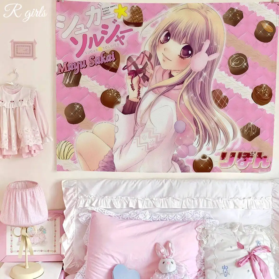 VIKAMA Kawaii Sugar Soldier Anime Mädchen Wandteppich, pastellfarbener gestreifter Hintergrund, Wandbehang für Mädchen, Schlafzimmerdekoration – Detail 3