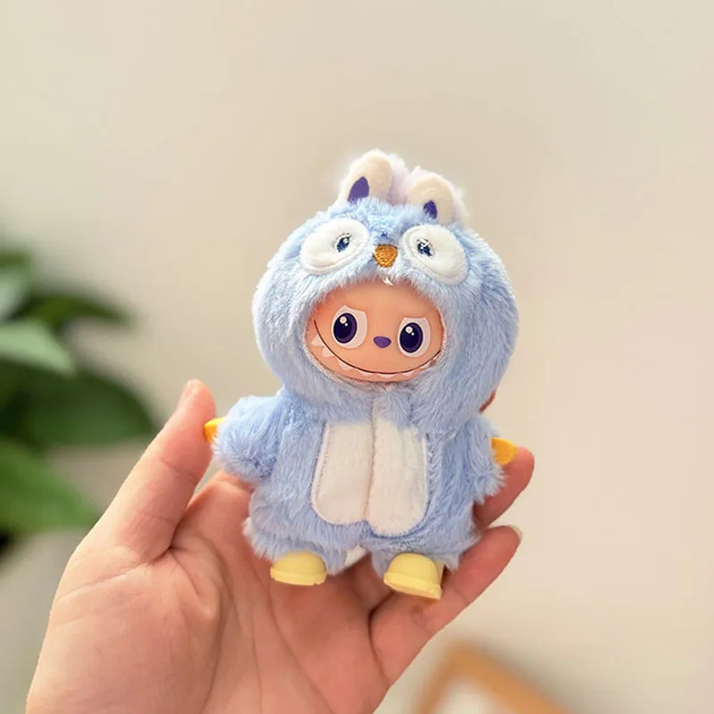 10 cm Mini Labubu 4.0 Puppenkleidung, niedlicher Pinguin-Einteiler der 4. Generation, gelbe Stiefel, Zubehör für Mini Labubu