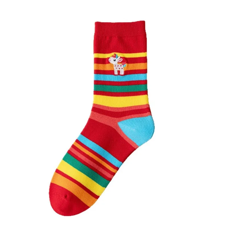 جوارب زودياك حمراء بدون خياطة مع حصان قوس قزح - جوارب متوسطة الطاقم مطرزة بالحظ لعام 2026 للنساء، جوارب لطيفة للعام الجديد #5