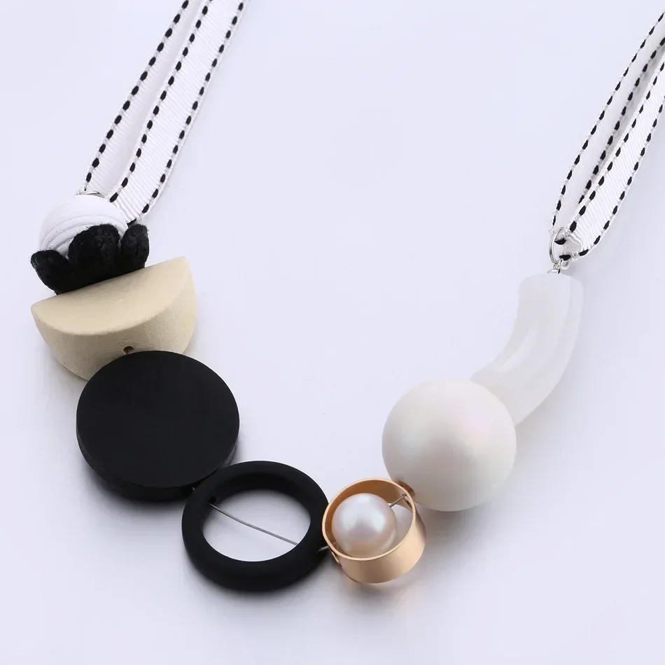 Geometric Circle Wooden Round Sweater Chain Necklaces Imitation Pearls Necklace for Woman Girl Jewelry
