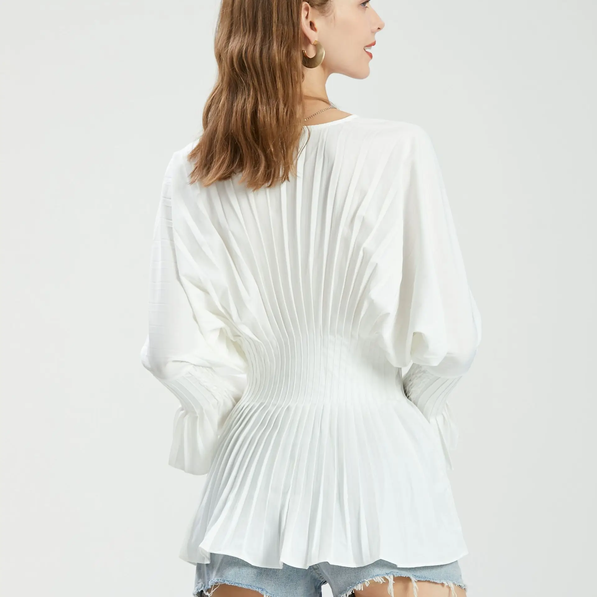 Elegant Women Loose White V-Neck Pleated Shirts Female Lantern Full Sleeve Tops Blouses Casual Blusas 2024 Spring Summer