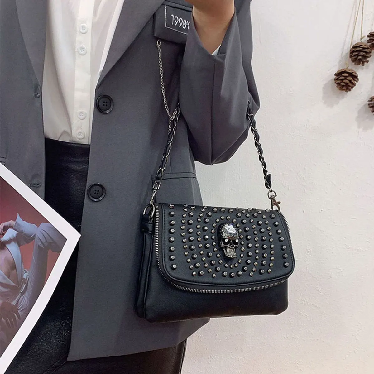 Umhängetasche im europäischen und amerikanischen Retro-Stil, neues Modell mit Totenkopf-Nietenverzierung, Reißverschluss, kleine quadratische Tasche – Detail 1