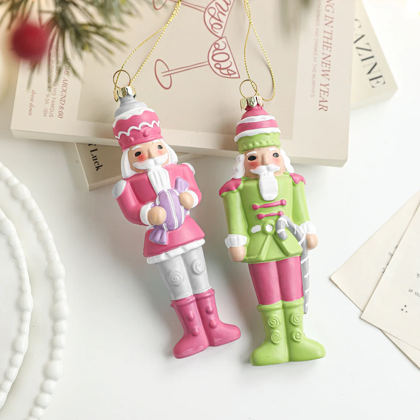 متعدد الألوان عيد الميلاد معلقة المعلقات شجرة عيد الميلاد إكليل صندوق البريد الطائرة قطرة الحلي البلاستيك قصب طبل زينة شجرة عيد الميلاد