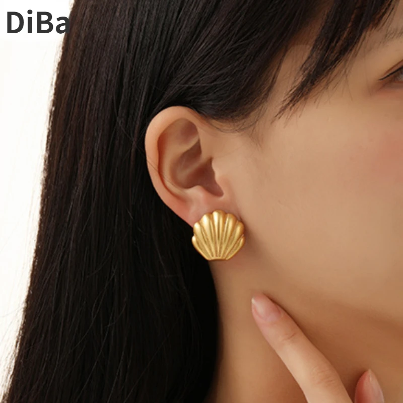 

Modern Jewelry Metal Shell Earrings Delicate Design High Quality Brass Matte Gold Color Stud Earrings For Girl Accessories