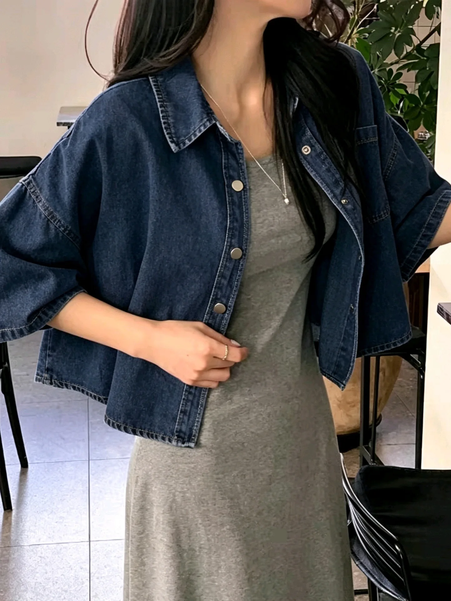 

Slimming Effect Short Sleeve Denim Shirt Women's Fashion Loose Fit Turn-down Collar Single Button Pocket Short Jacket Top