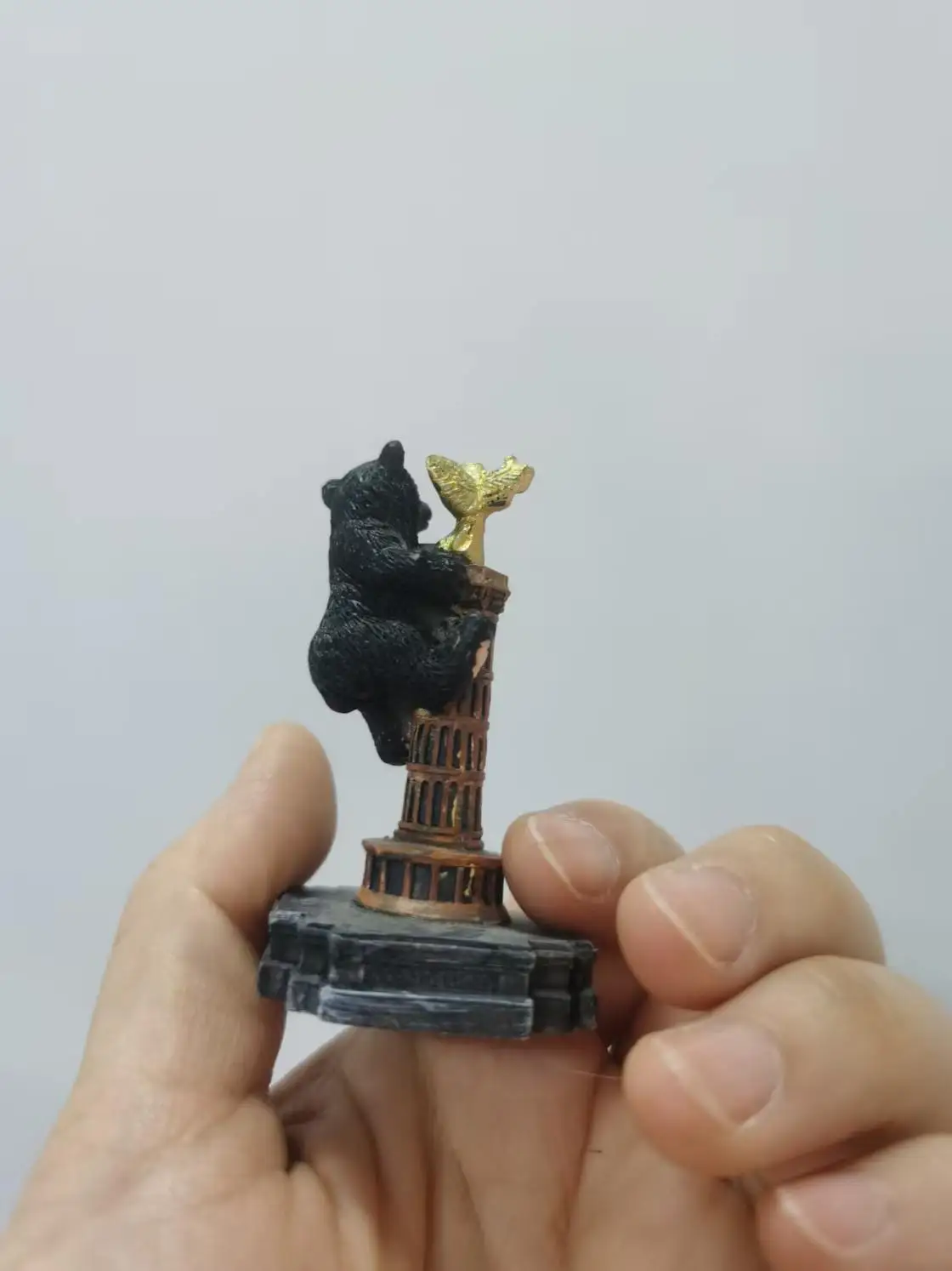 resin figure mental psychological sand table game box court therapy  bear  berlin building