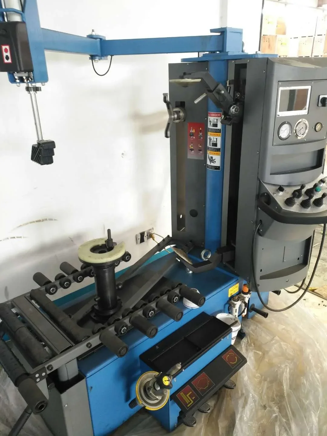Tyre Changing Machine Factory Price Car Repair Shop Tool Tyre Changer Red Blue Motor Power Color Origin Warranty Supply Place