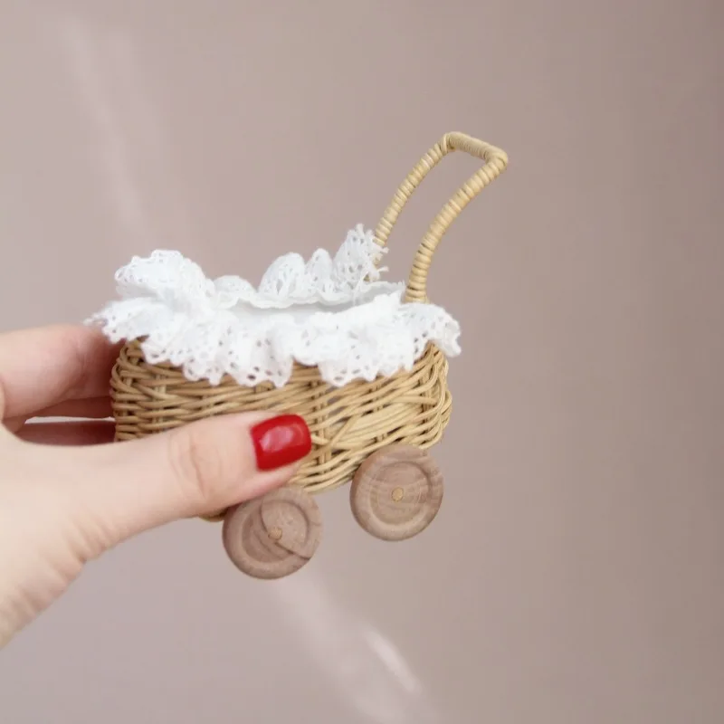 

Миниатюрная коляска из ротанга OB11 BJD, кукольная коляска, мини-плетеная коляска для кукольного домика, ролевая игра и фотография