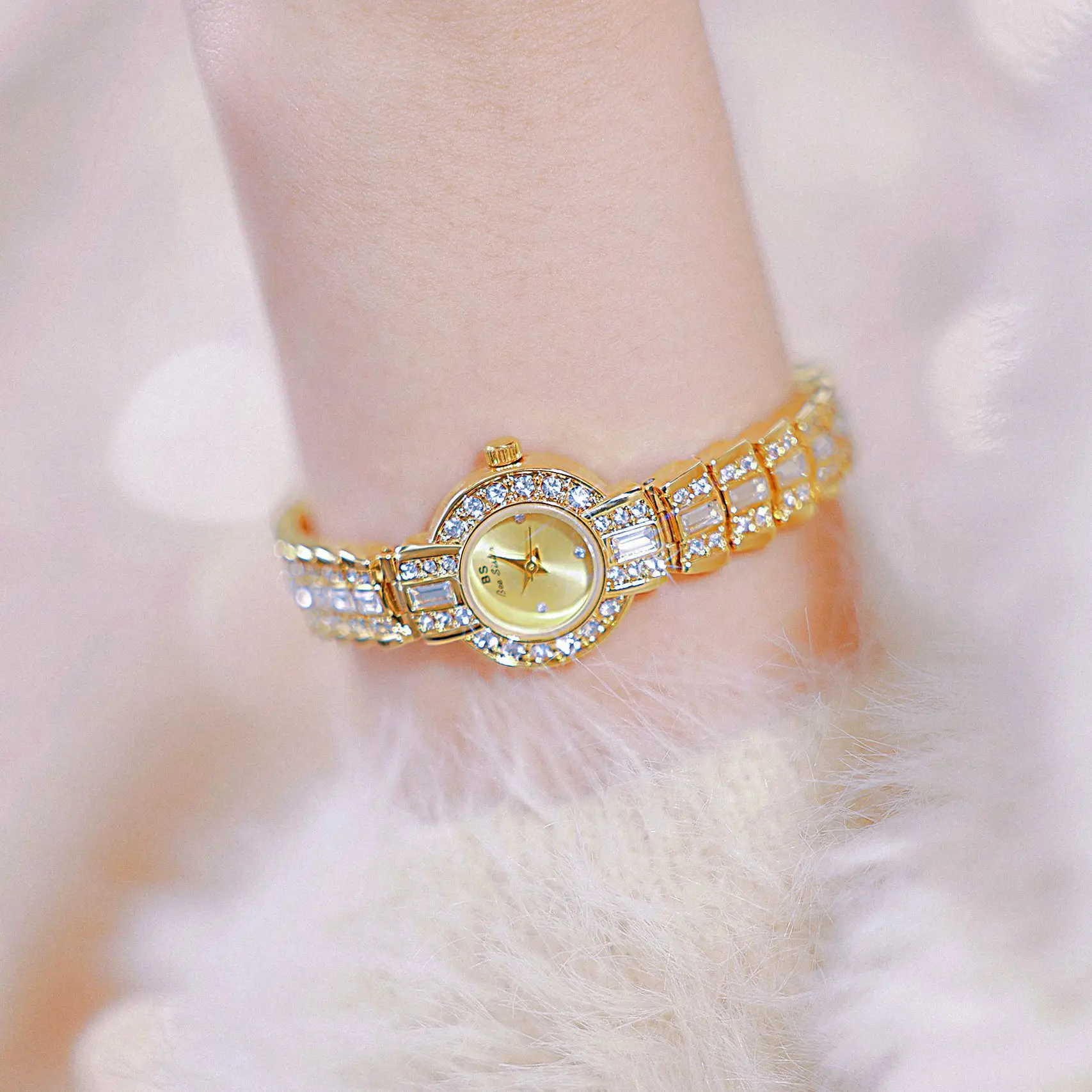 Women Wrist Watches Gold Top Brand Luxury High Quality Golden Ladies Wrist Watches For Female Clock Rhinestone Small Dial