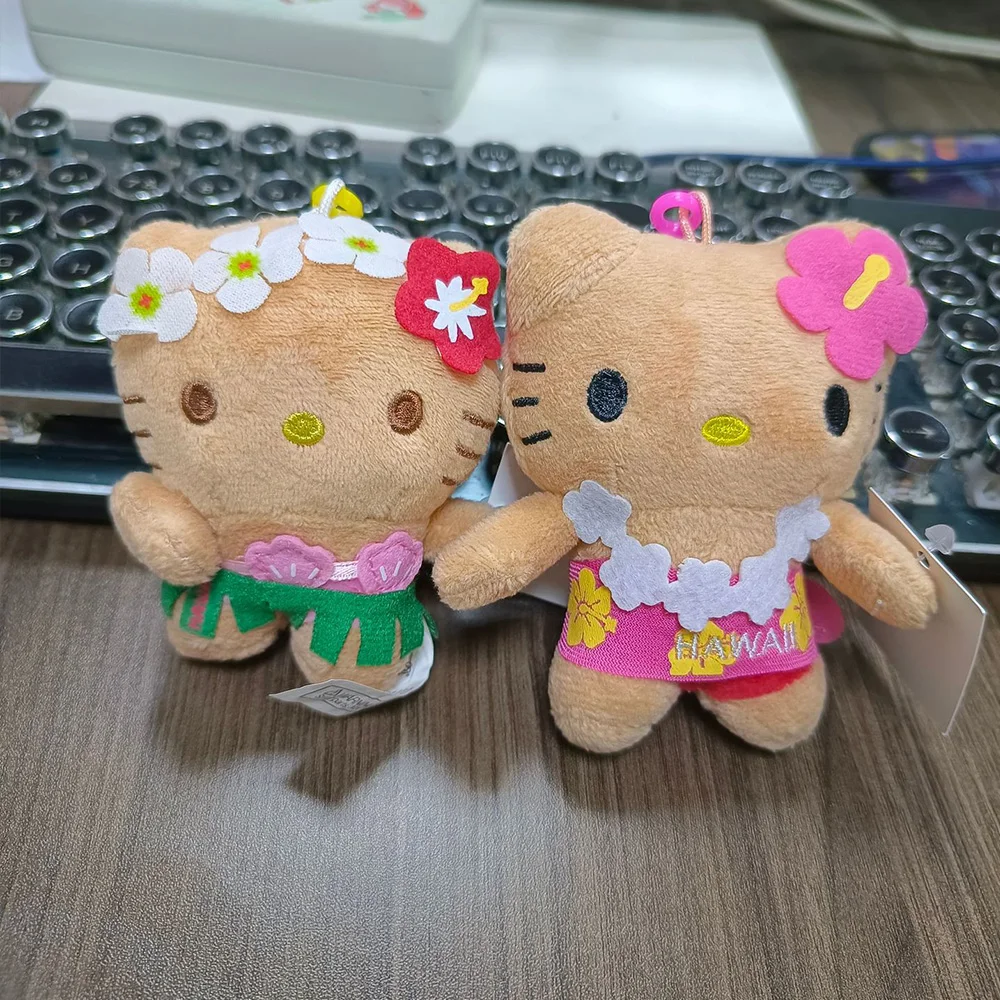 Cute Hawaii Kitty Plush Toy Pendant, Sanrio Dolls Chaveiros, Acessórios de mochila de desenhos animados, Chaveiro peludo Anime, Presentes