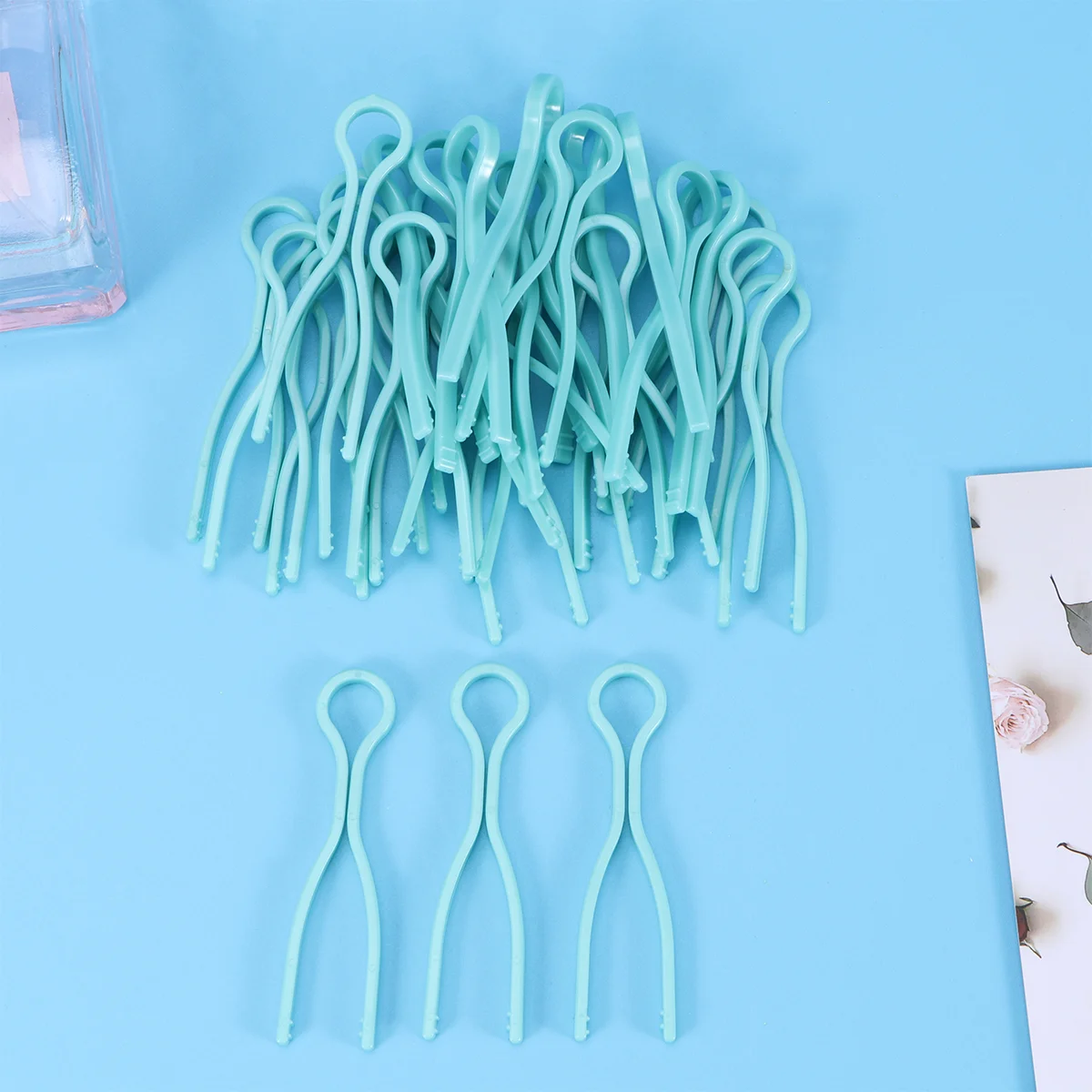 

30 Pcs Plastic Bobbin Clips Thread Roller Fixed Wrapped Clamp Sewing Machine Bobbin Thread Tool Accessories (Green)