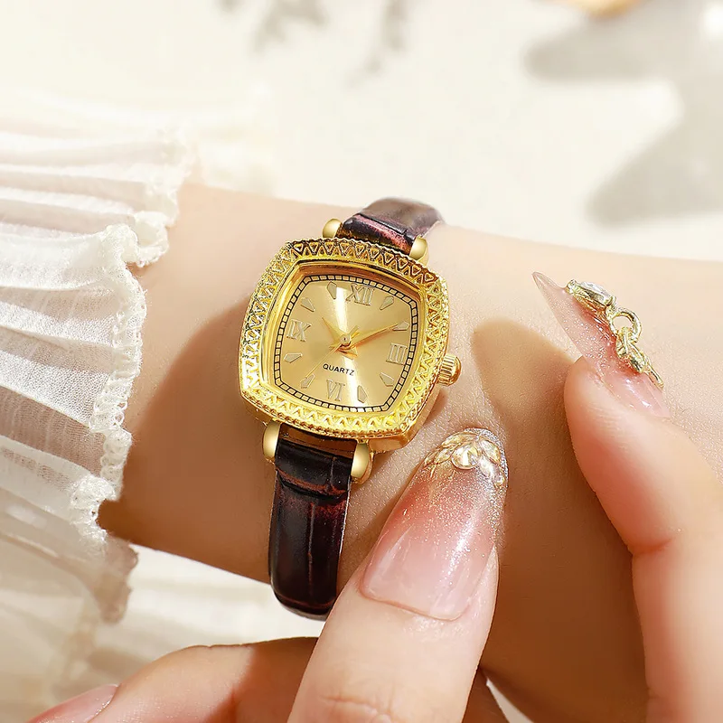 Women Quartz Watch Leather Strap Gold Square Vintage Engraved Small Size for Middle School Girl Female Watches Casual Lady Watch