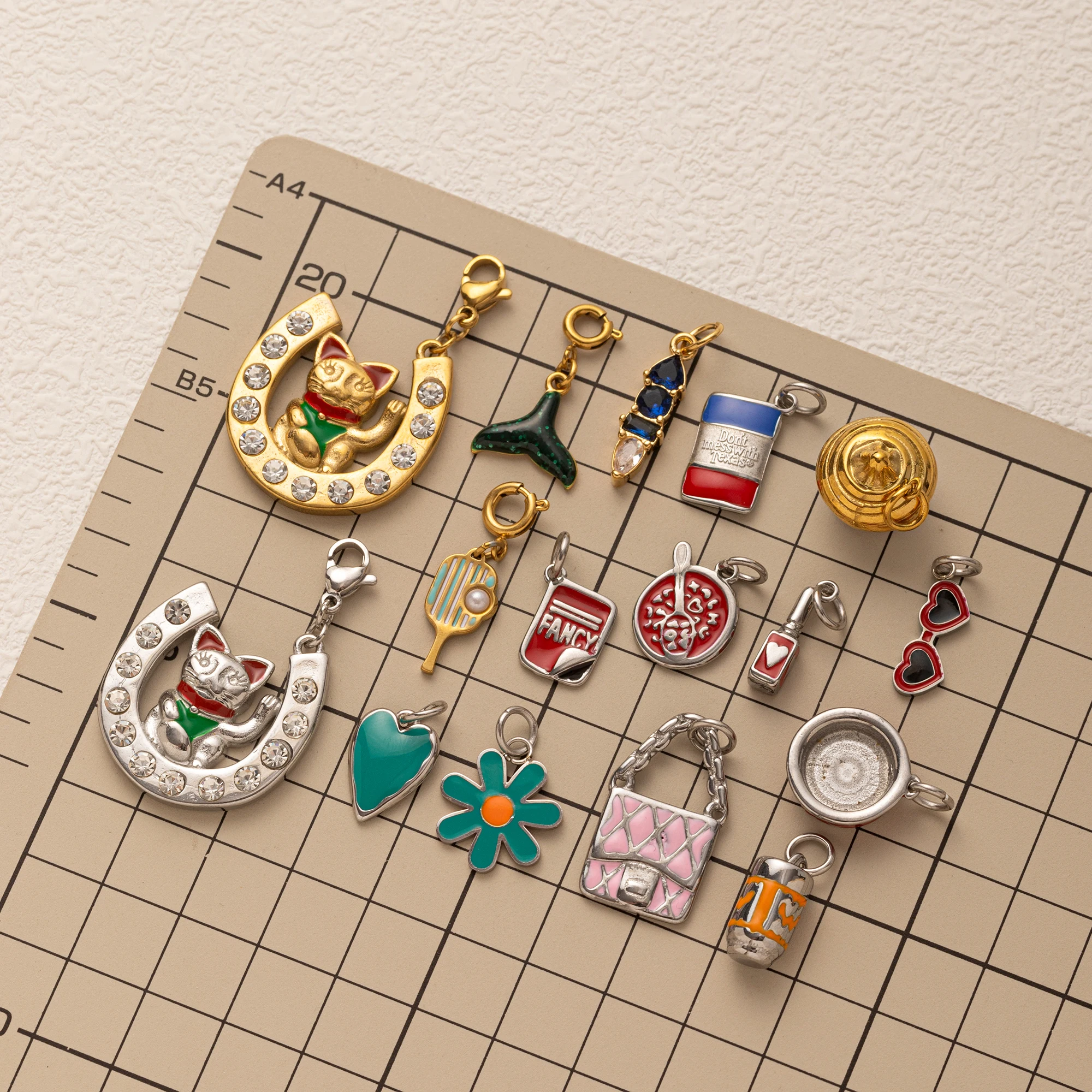 

Stainless steel DIY heart pendant living chain heart circular necklace vacuum plated 18K gold in the furnace