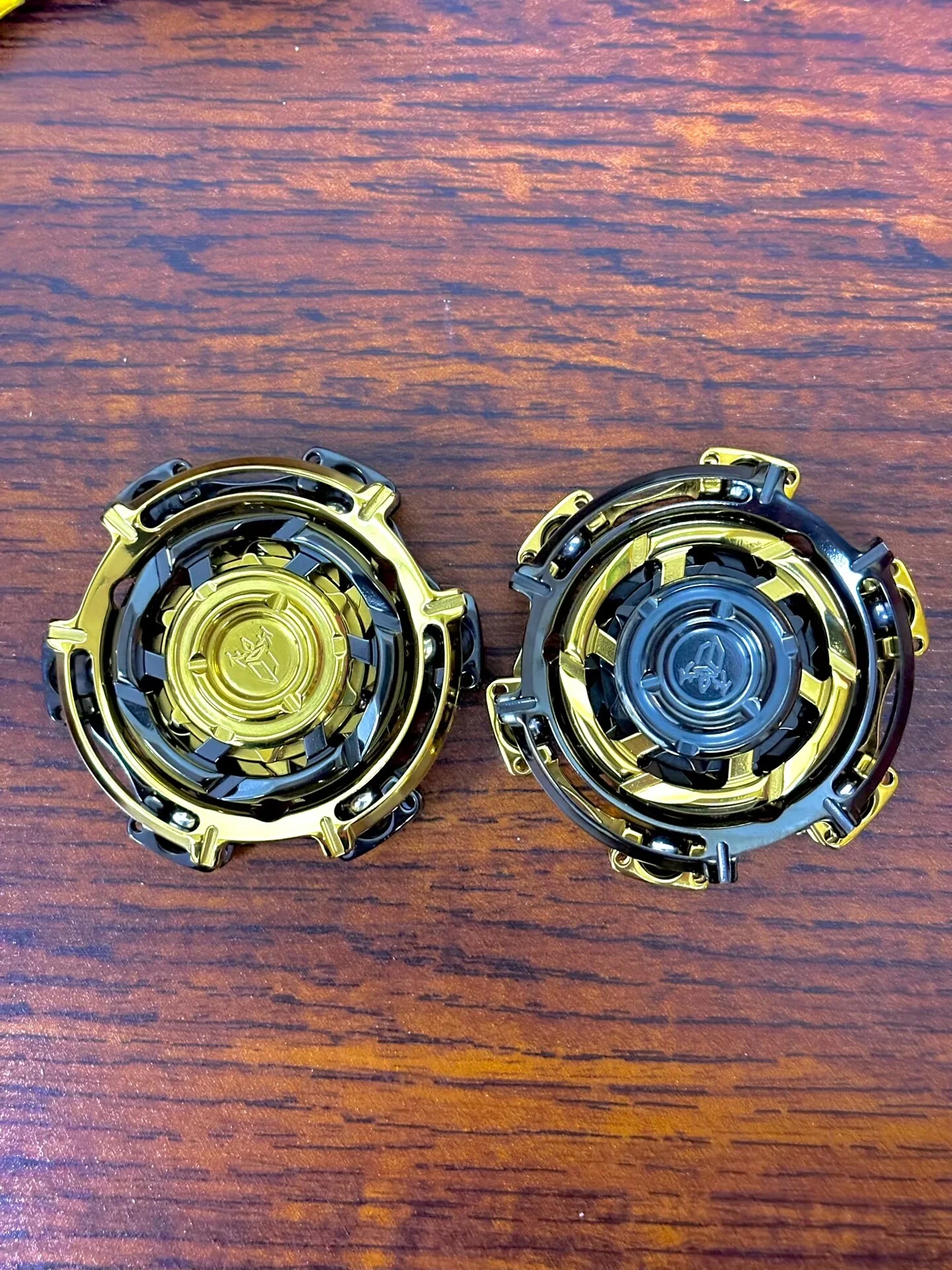 Used EDC Ring Linkage Fingertip Gyro Edc Decompression Toy, The Wind Bell Is Very Pleasant.
